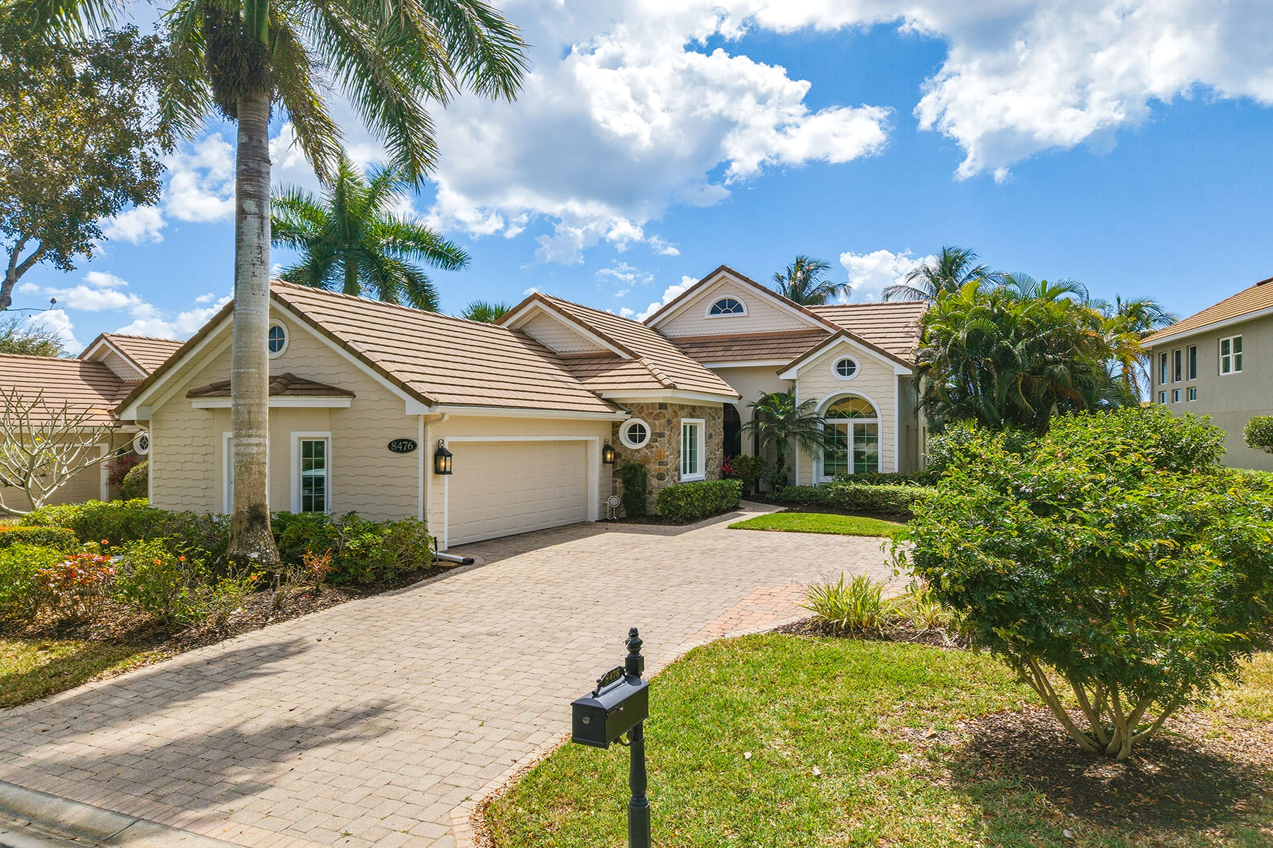 8476 Mallards Point