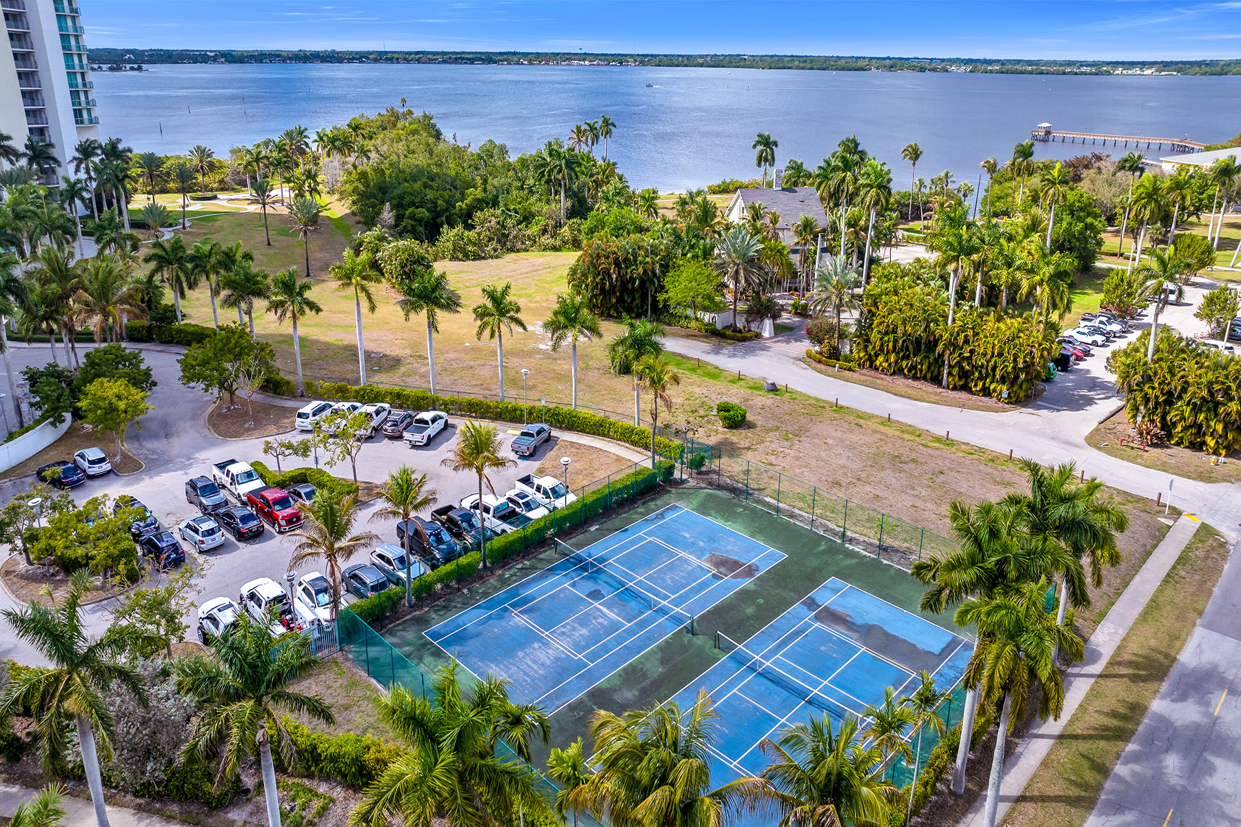 3000 Oasis Grand Boulevard , 1004