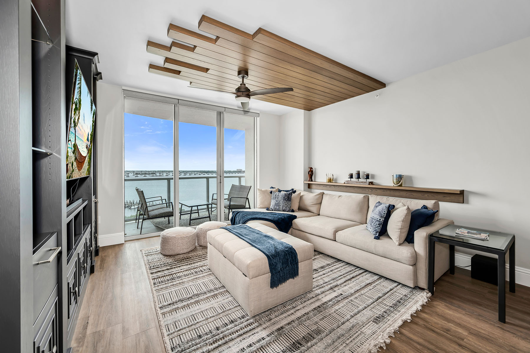 3000 Oasis Grand Boulevard , 1004