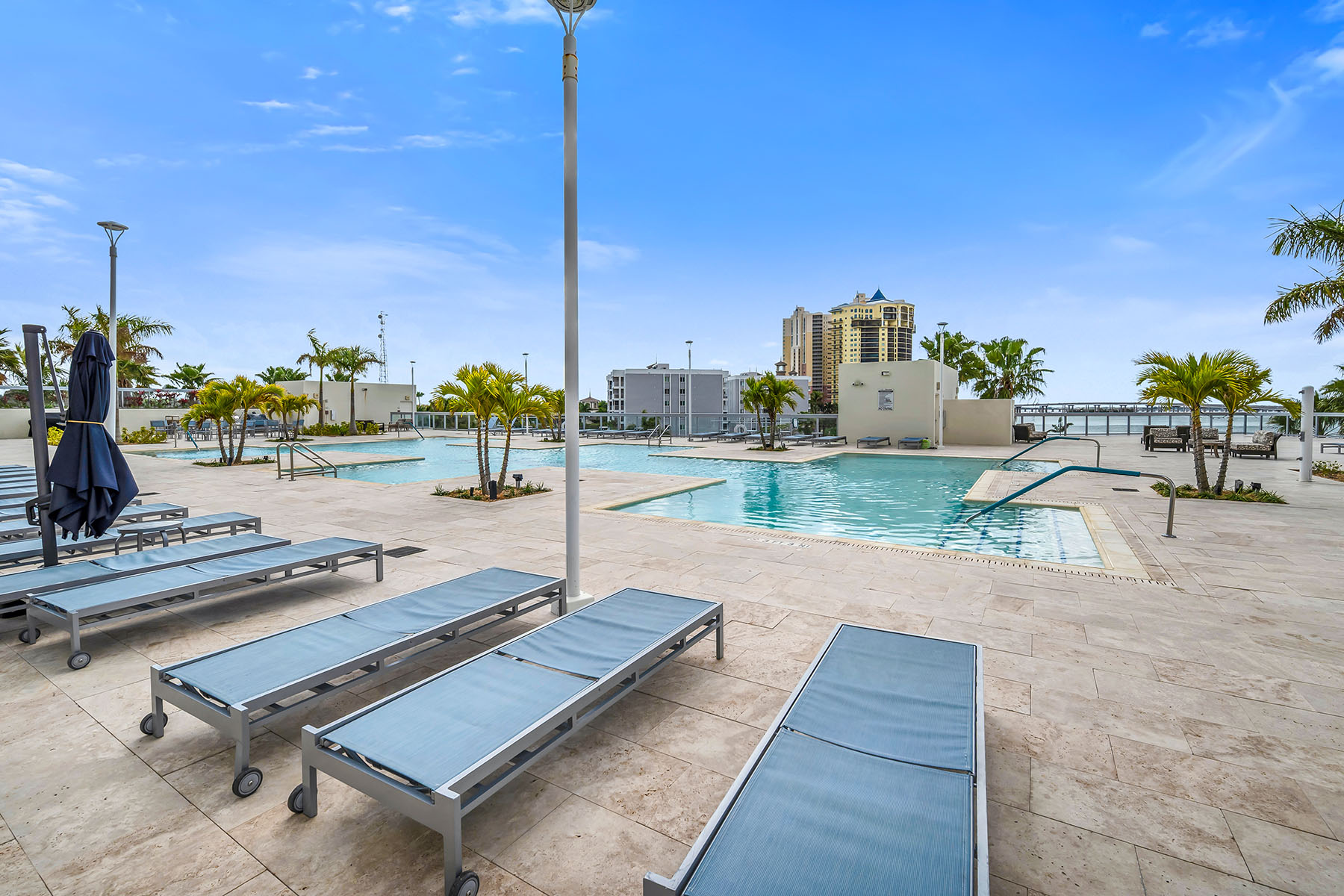 3000 Oasis Grand Boulevard , 1004
