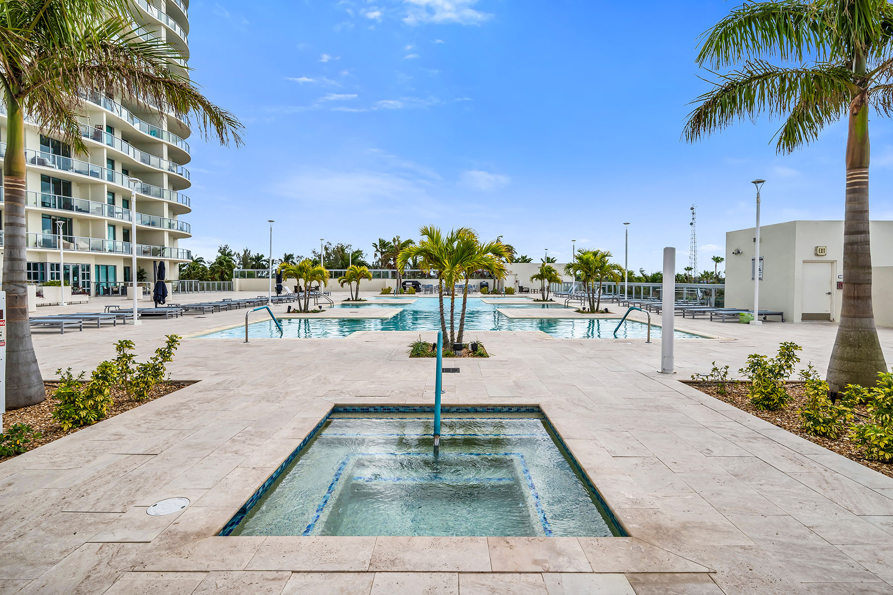 3000 Oasis Grand Boulevard , 1004