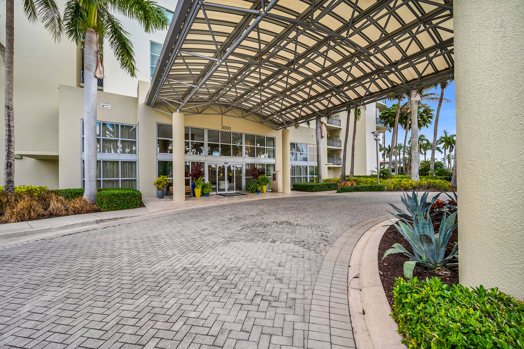 3000 Oasis Grand Boulevard , 1004