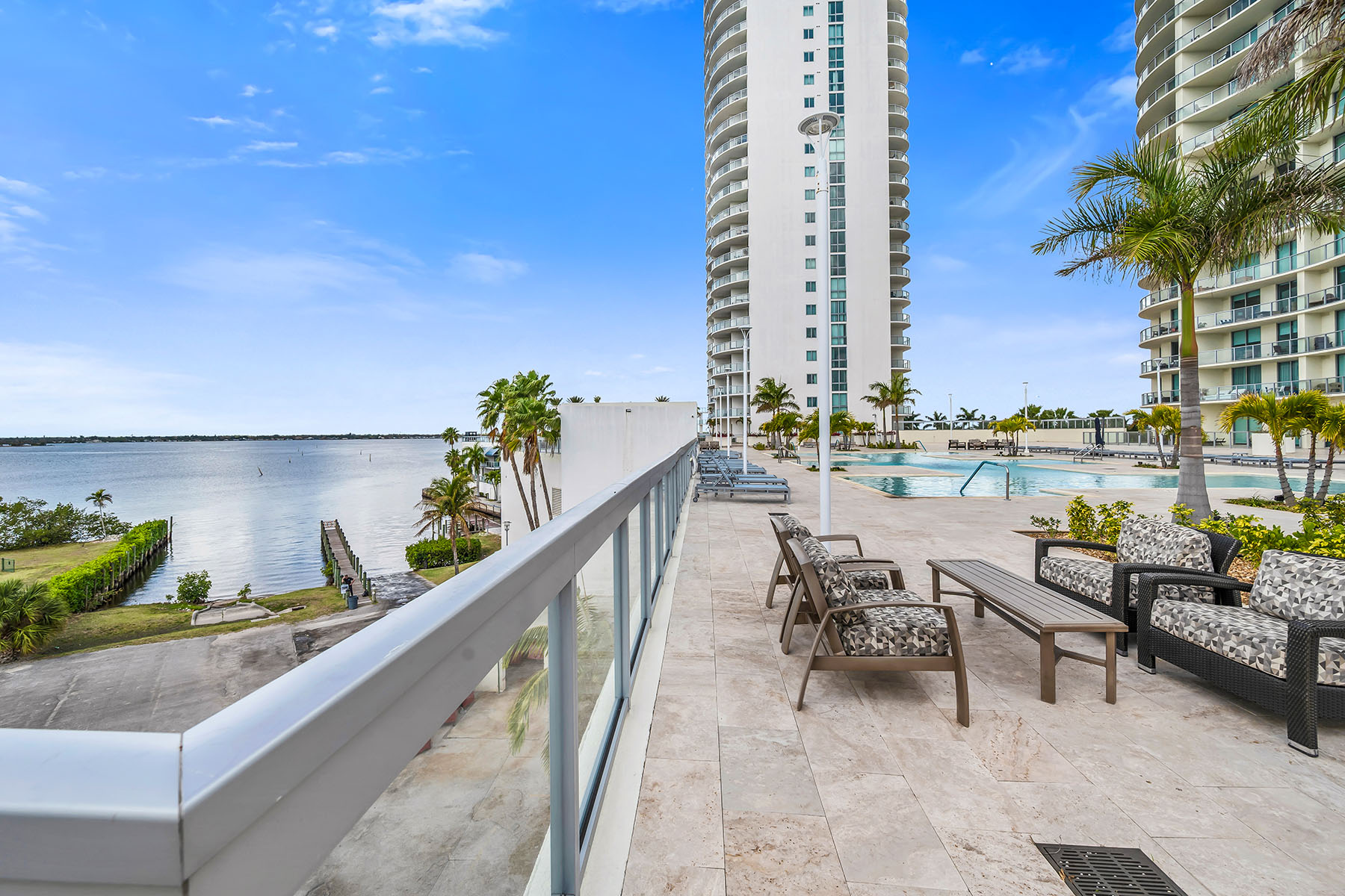 3000 Oasis Grand Boulevard , 1004