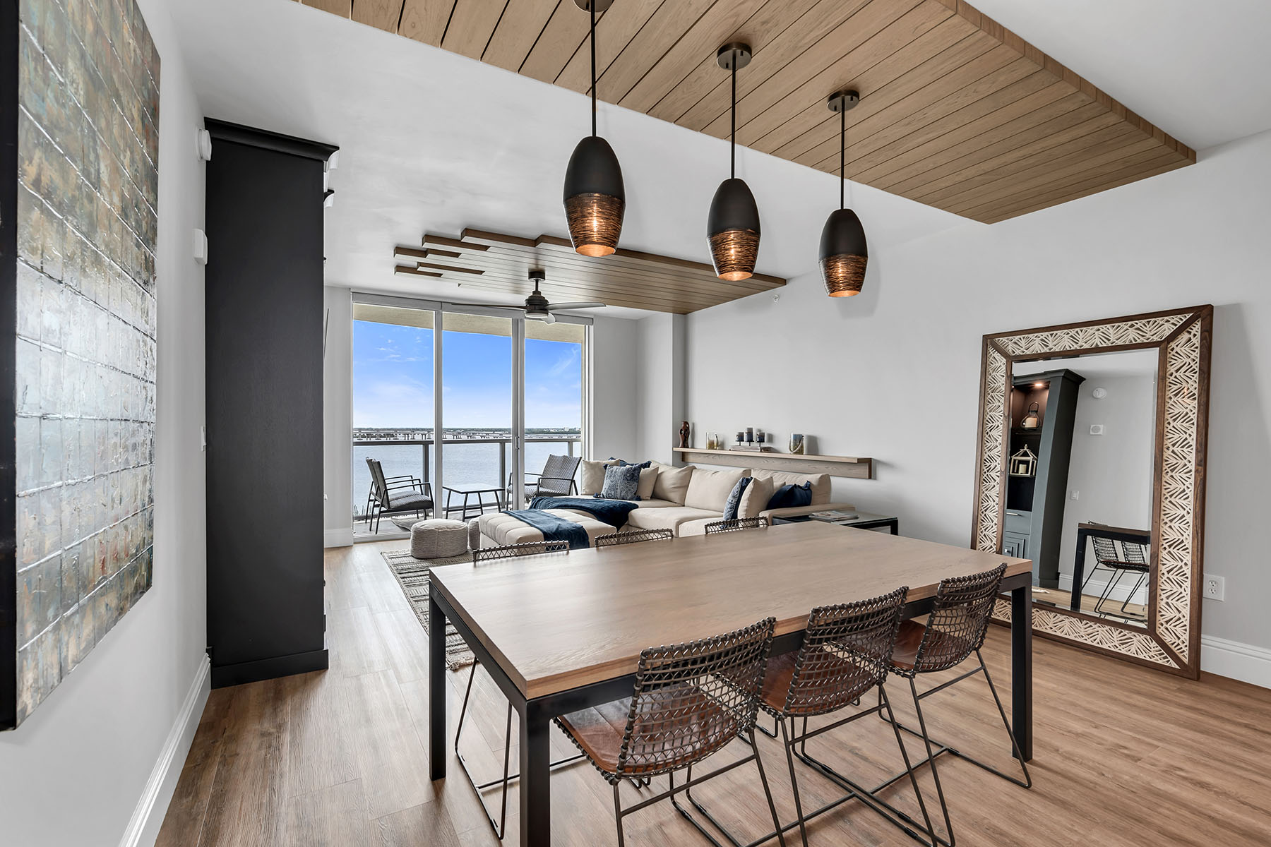 3000 Oasis Grand Boulevard , 1004