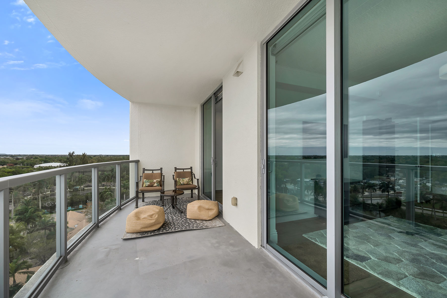 3000 Oasis Grand Boulevard , 1004