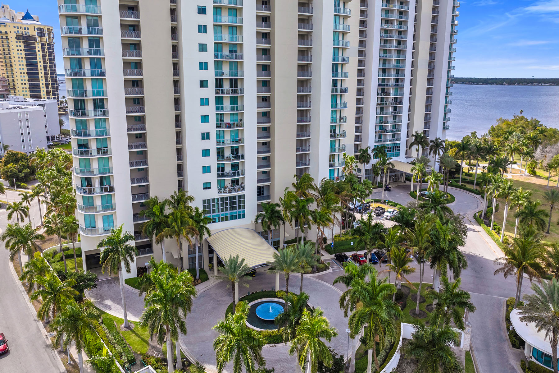 3000 Oasis Grand Boulevard , 1004
