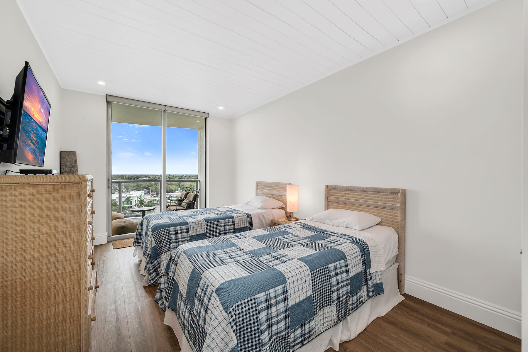3000 Oasis Grand Boulevard , 1004