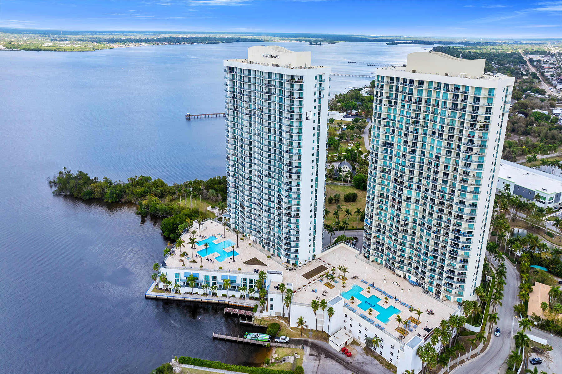 3000 Oasis Grand Boulevard , 1004