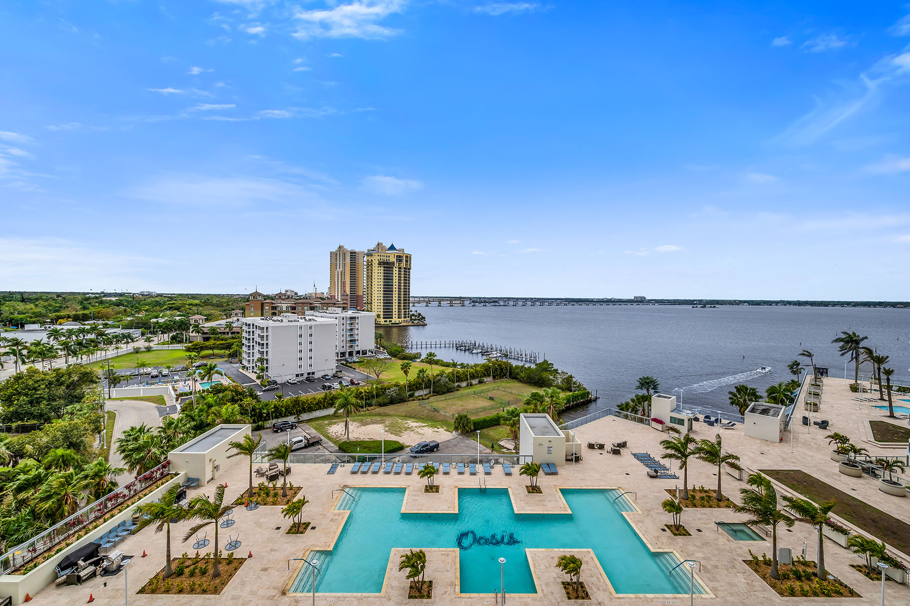 3000 Oasis Grand Boulevard , 1004