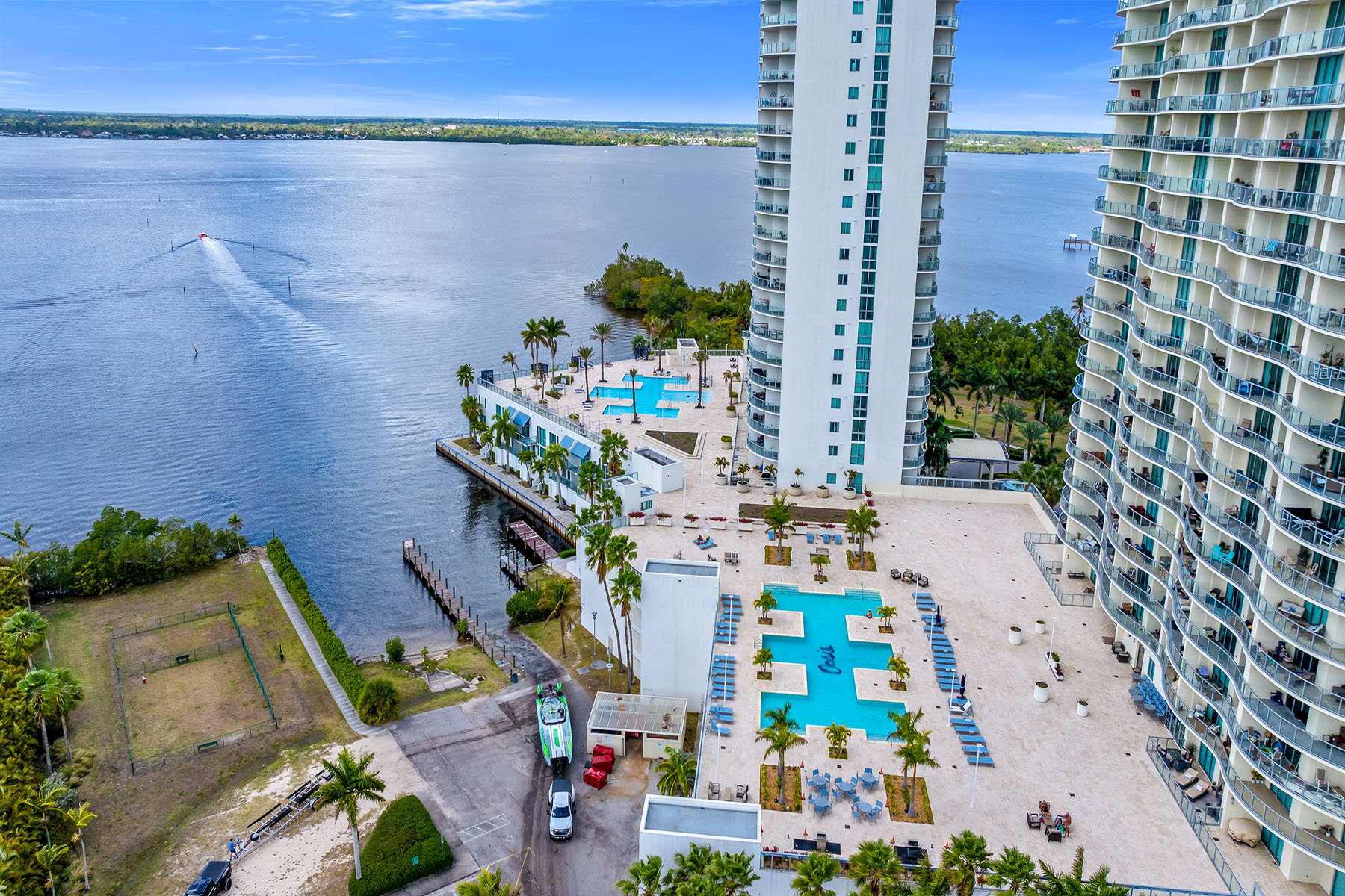 3000 Oasis Grand Boulevard , 1004