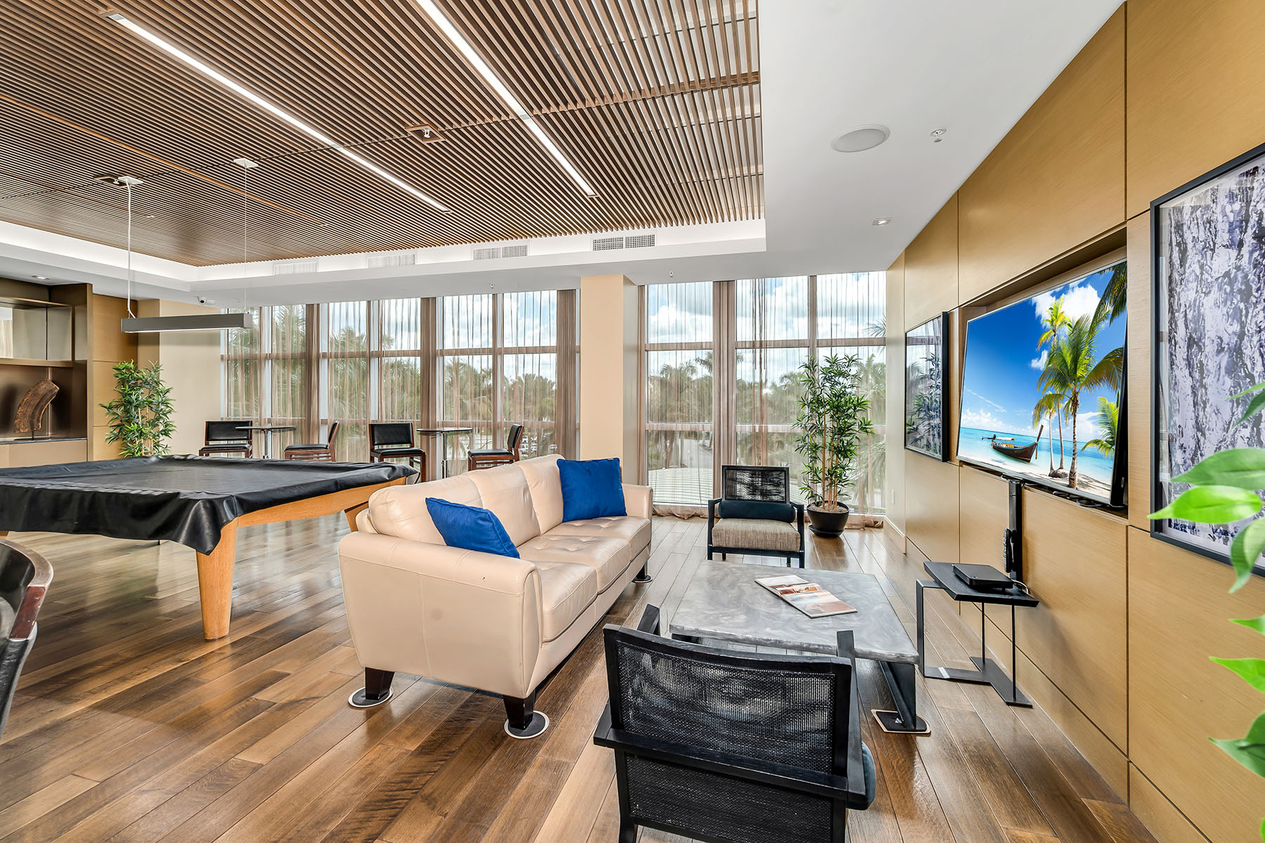 3000 Oasis Grand Boulevard , 1004