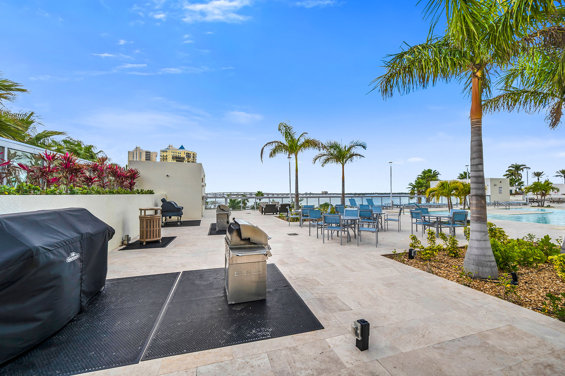 3000 Oasis Grand Boulevard , 1004