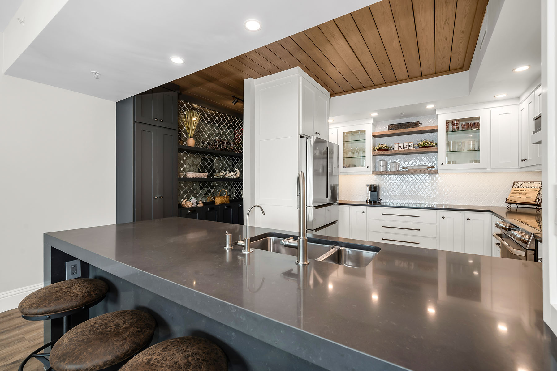 3000 Oasis Grand Boulevard , 1004