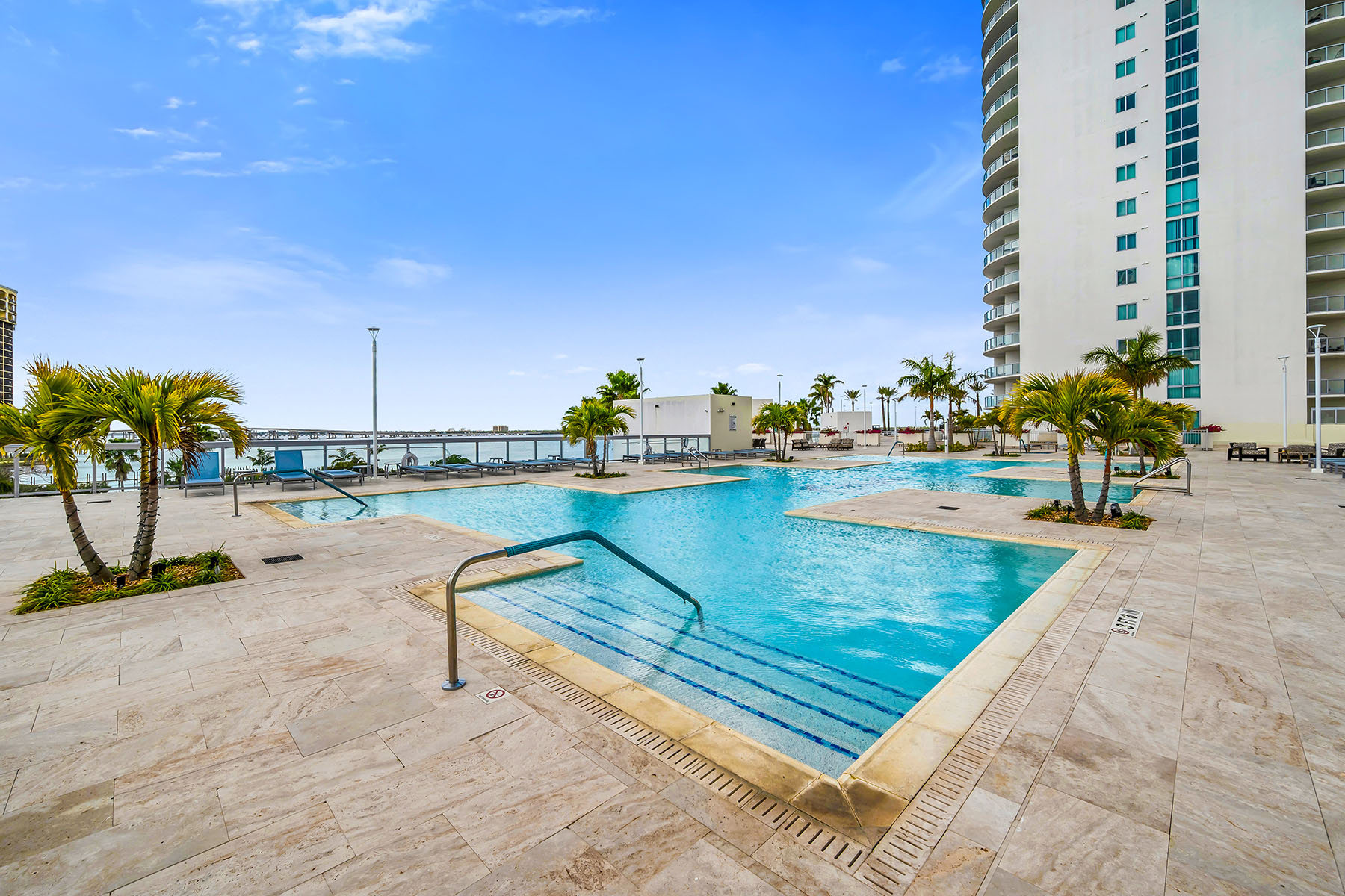 3000 Oasis Grand Boulevard , 1004