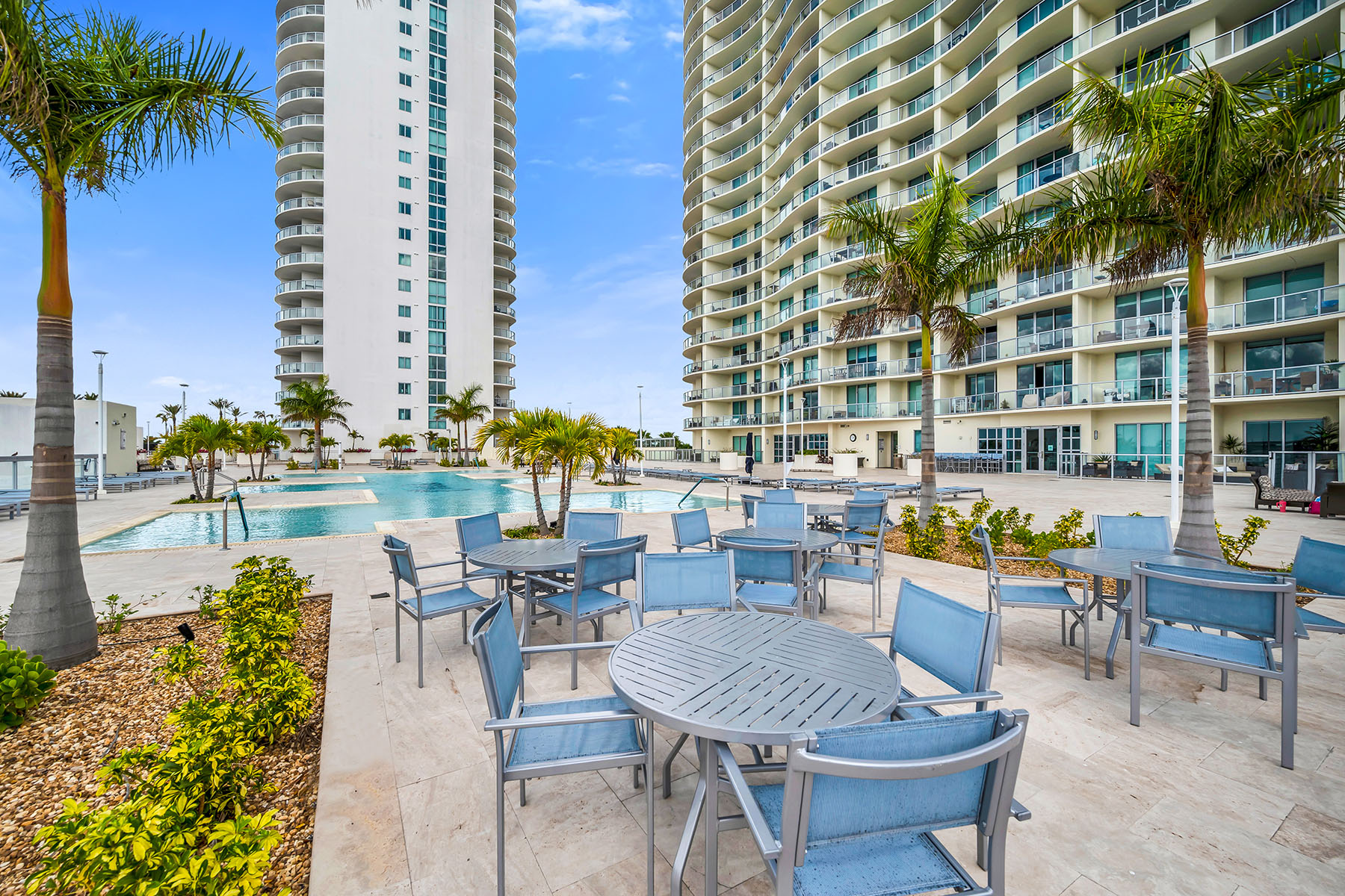 3000 Oasis Grand Boulevard , 1004