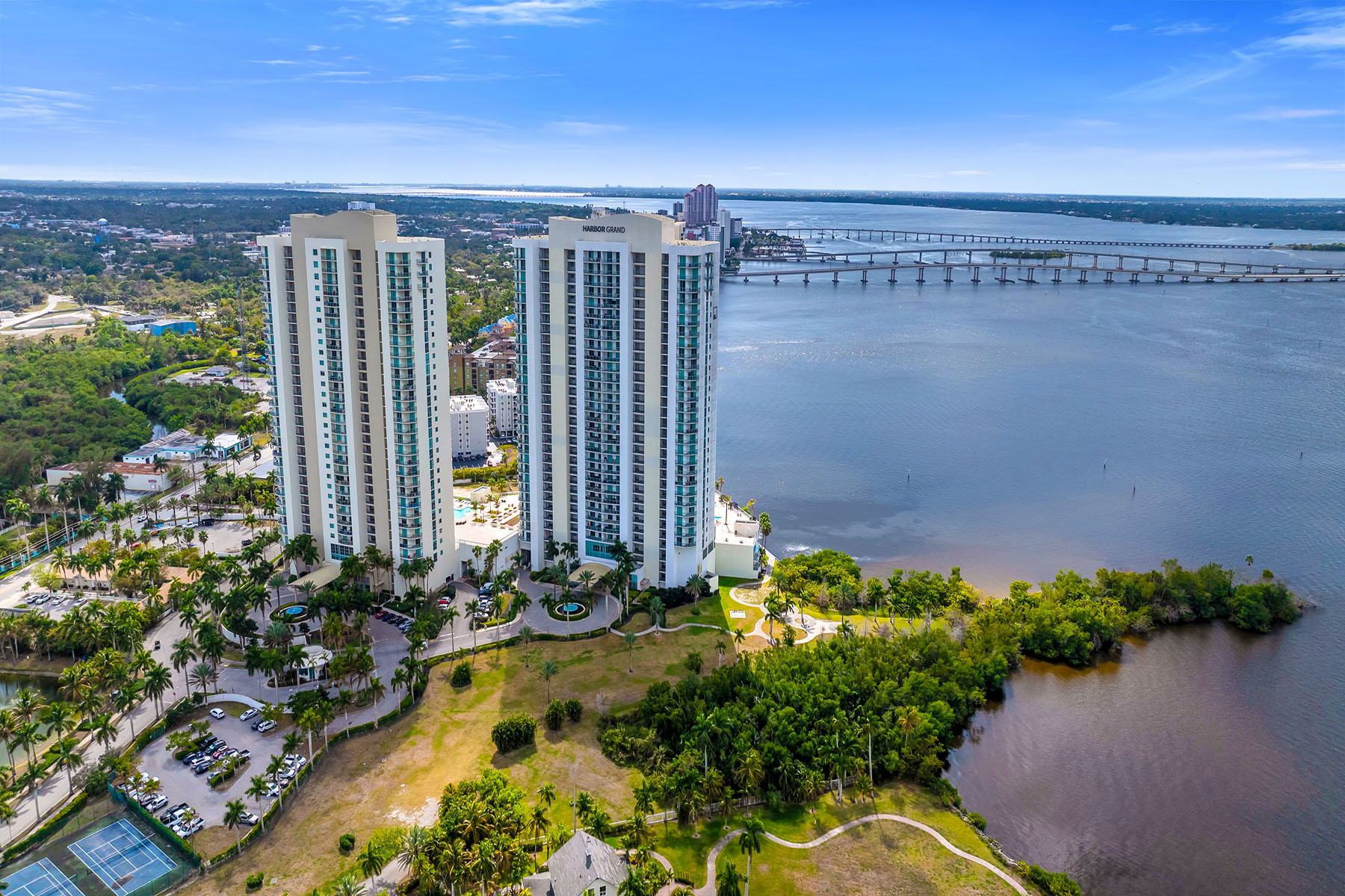 3000 Oasis Grand Boulevard , 1004
