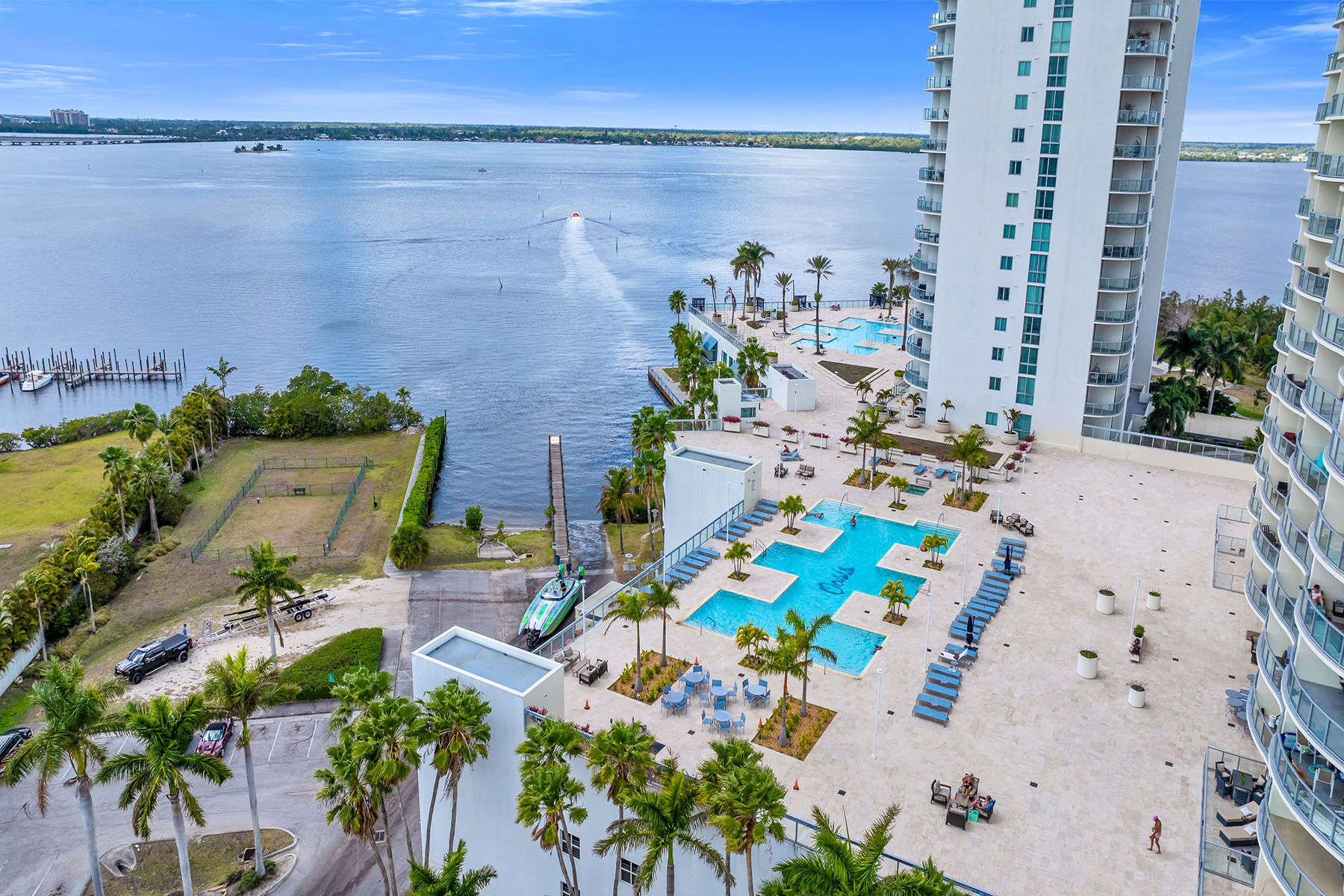 3000 Oasis Grand Boulevard , 1004