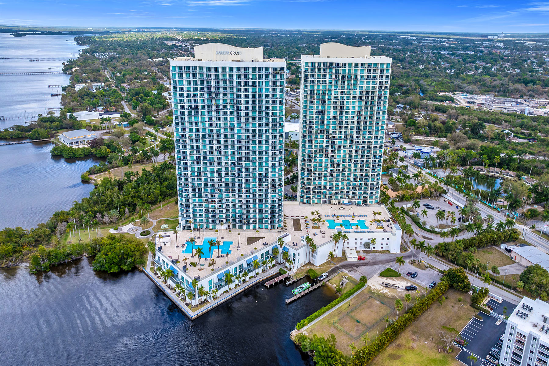 3000 Oasis Grand Boulevard , 1004