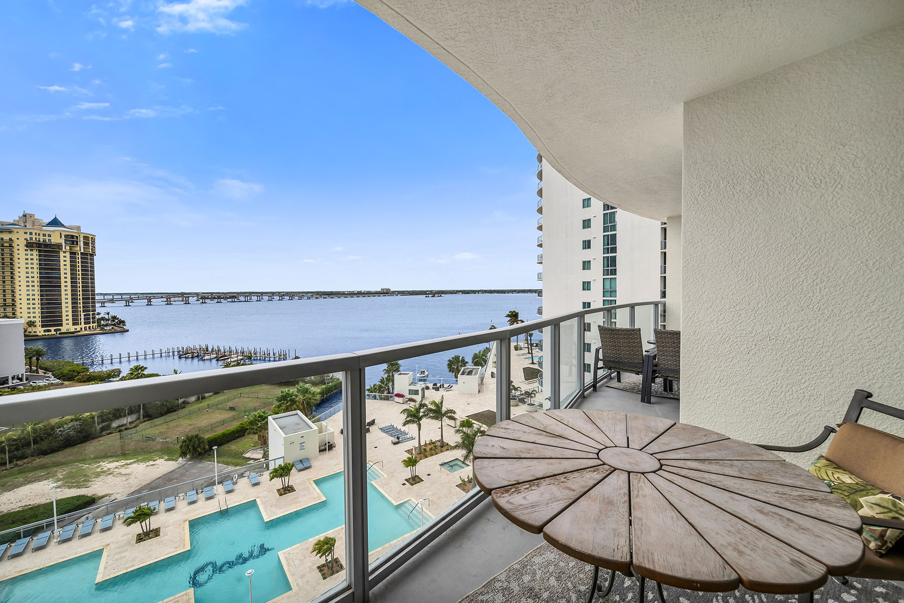 3000 Oasis Grand Boulevard , 1004
