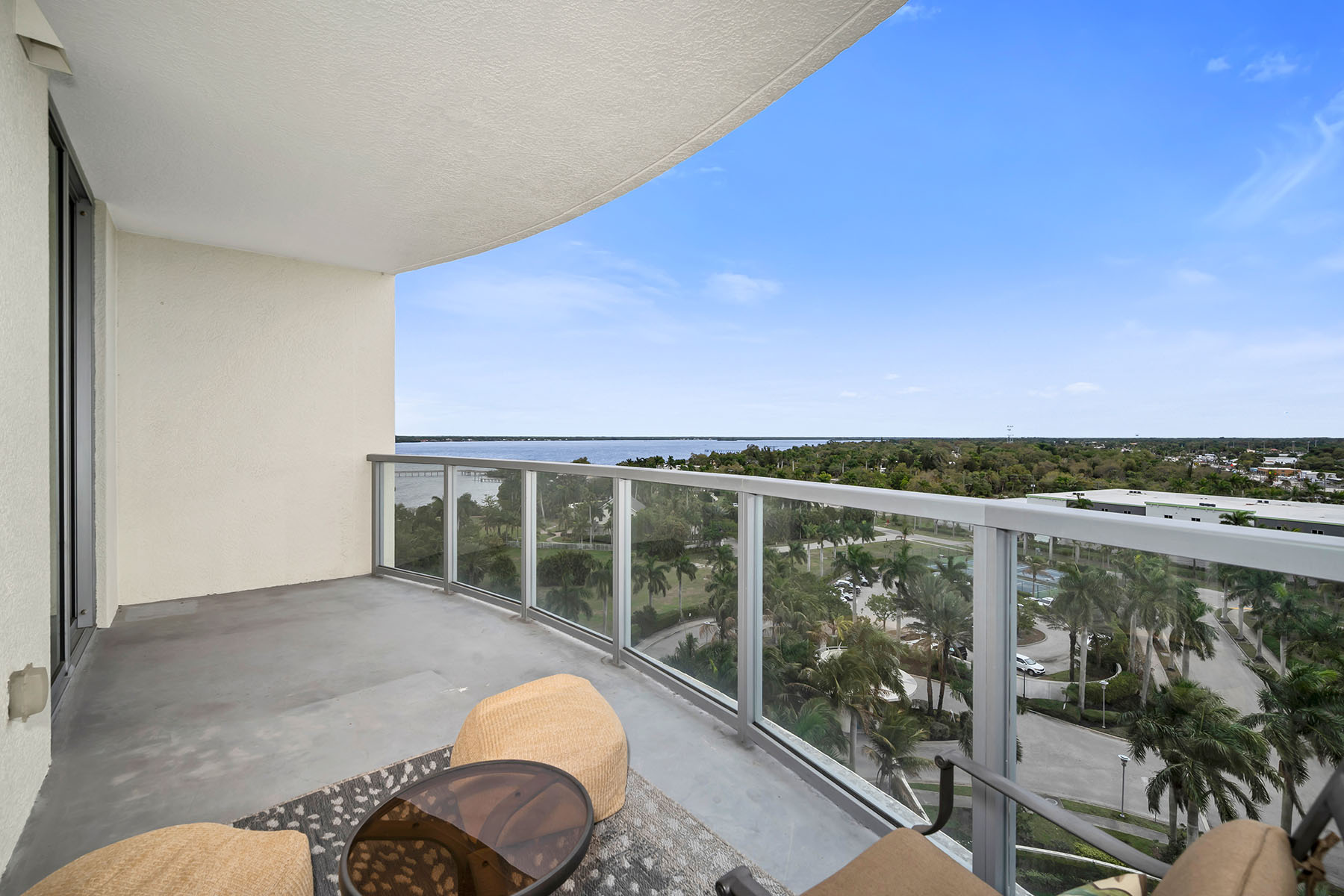 3000 Oasis Grand Boulevard , 1004