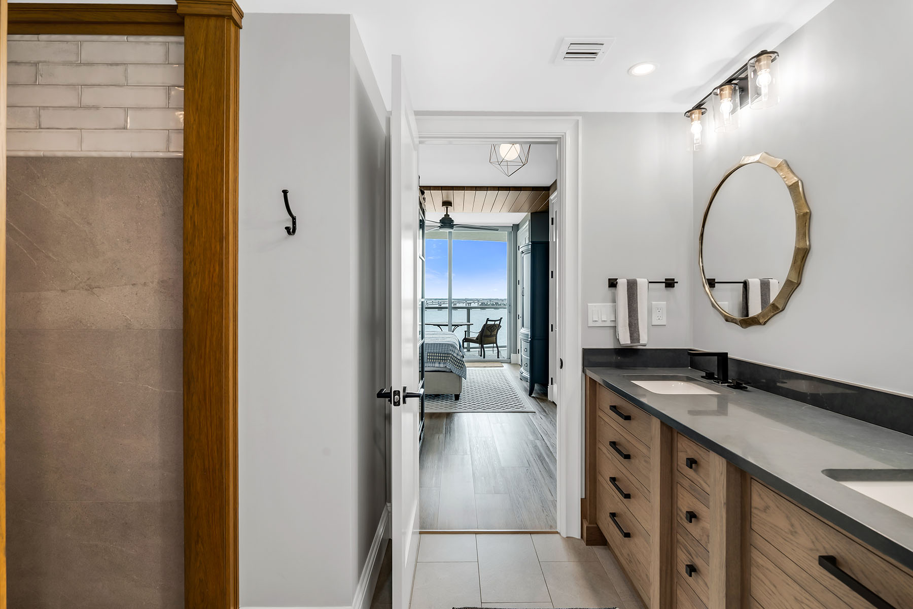 3000 Oasis Grand Boulevard , 1004