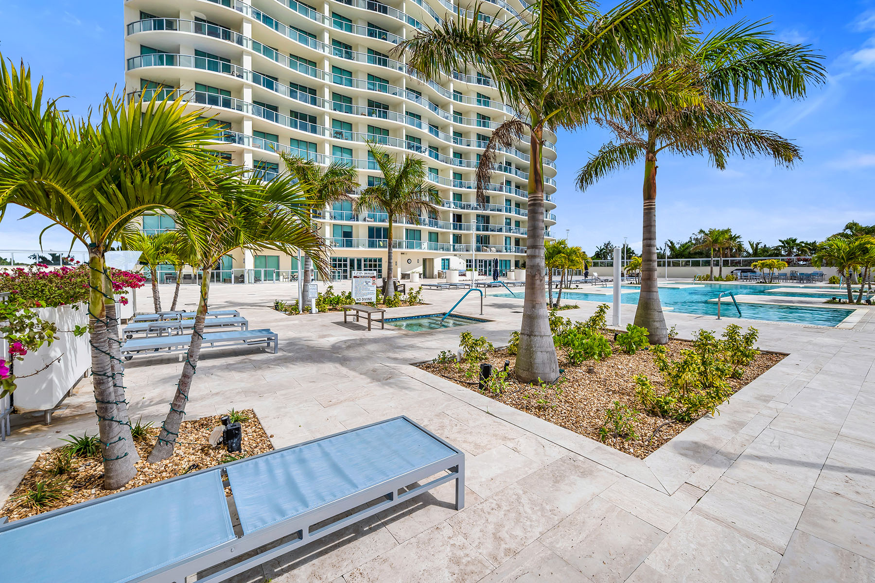 3000 Oasis Grand Boulevard , 1004