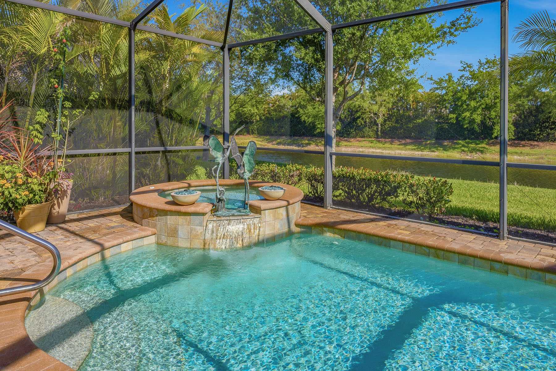 2842 Aviamar Circle