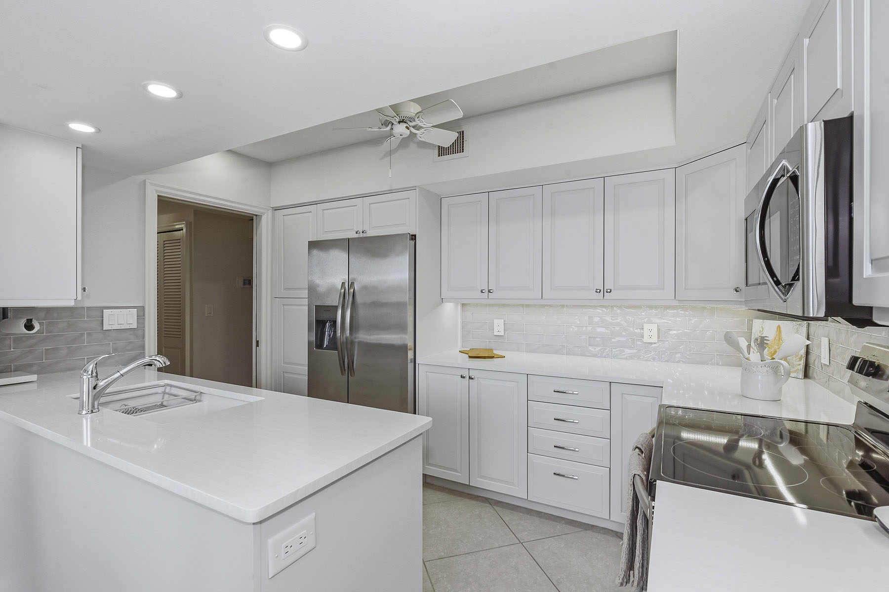 4051 Gulf Shore Boulevard N , 300
