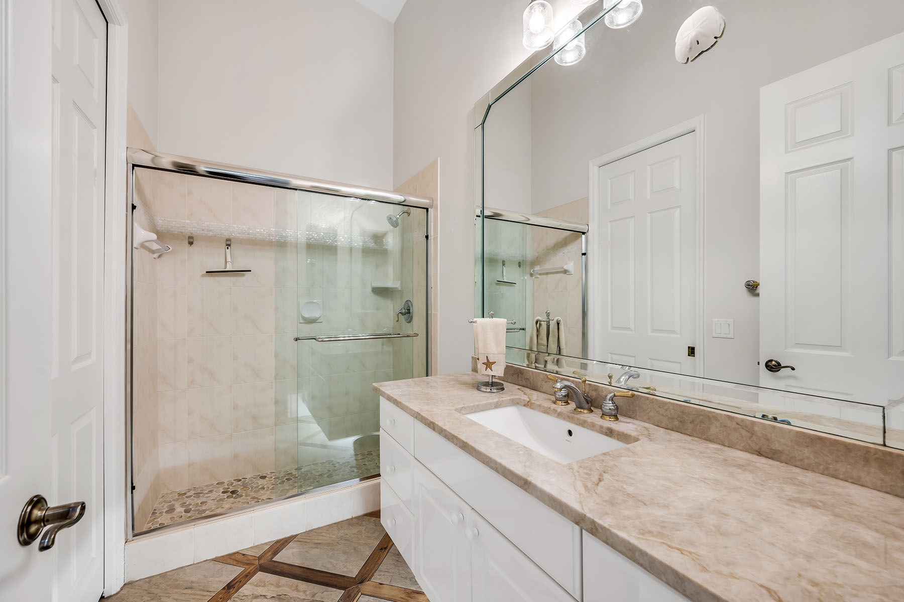 2326 Magnolia Lane , 6104
