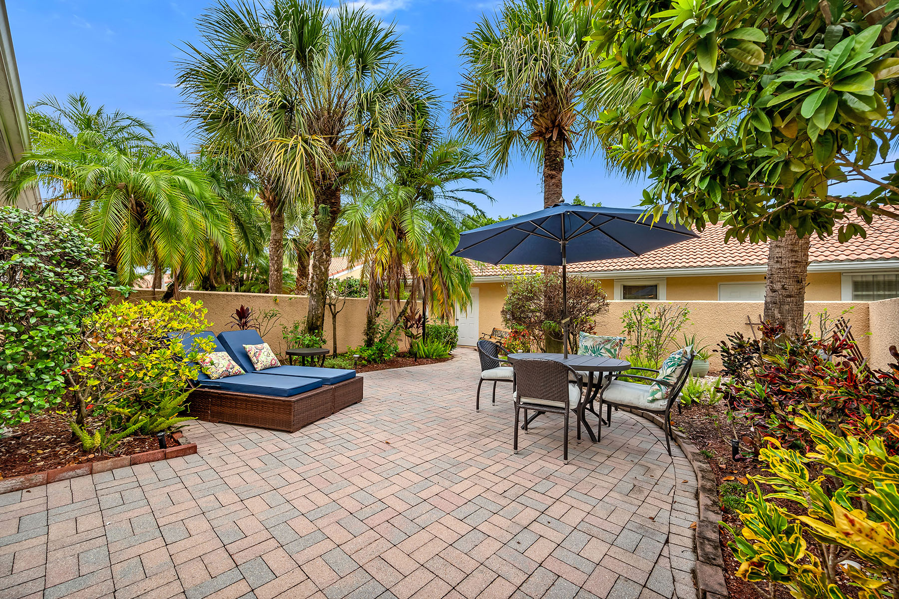 2326 Magnolia Lane , 6104