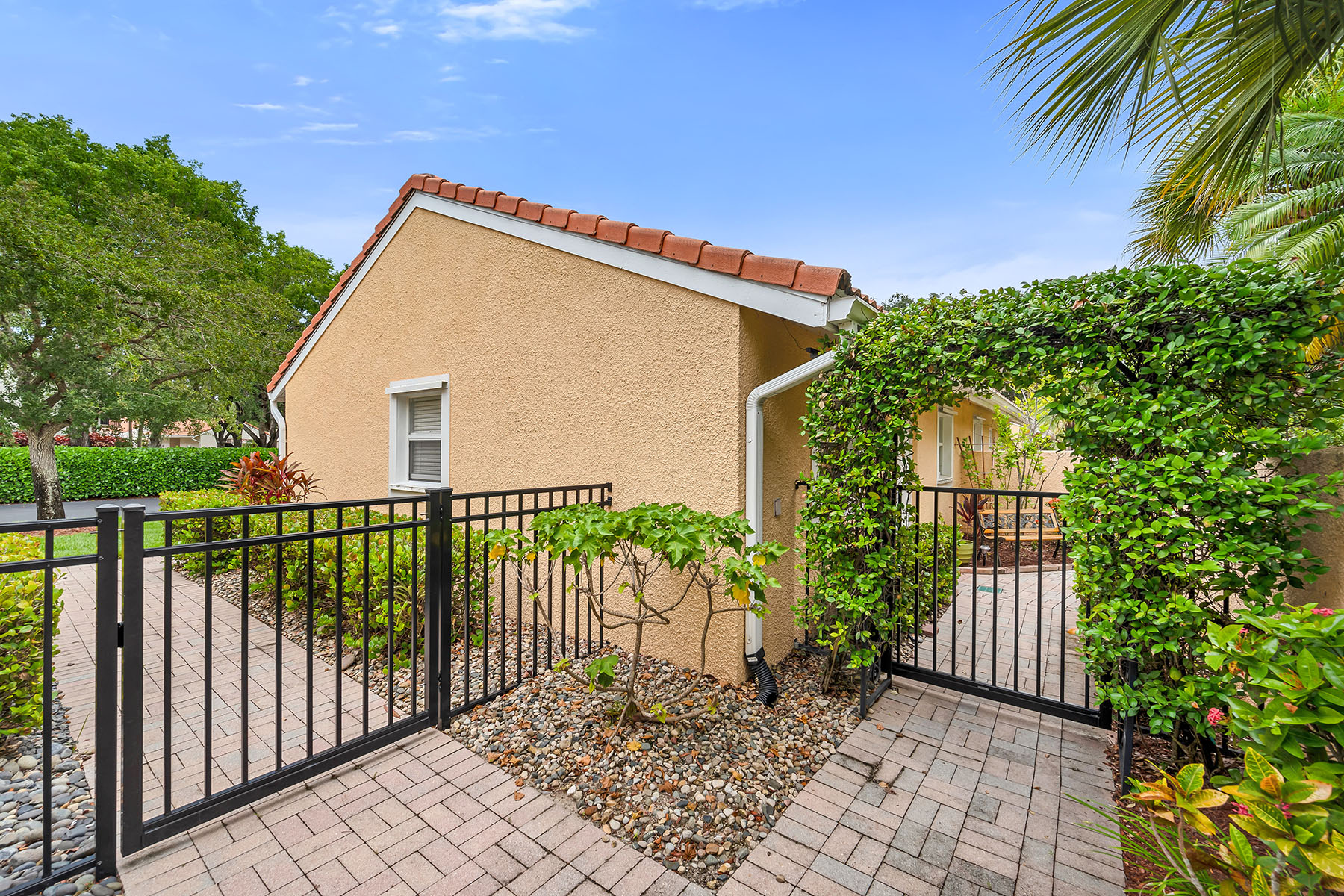 2326 Magnolia Lane , 6104