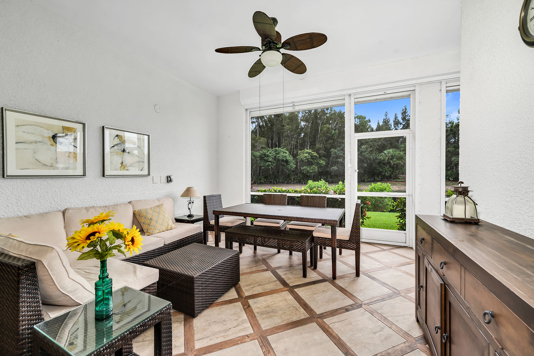2326 Magnolia Lane , 6104