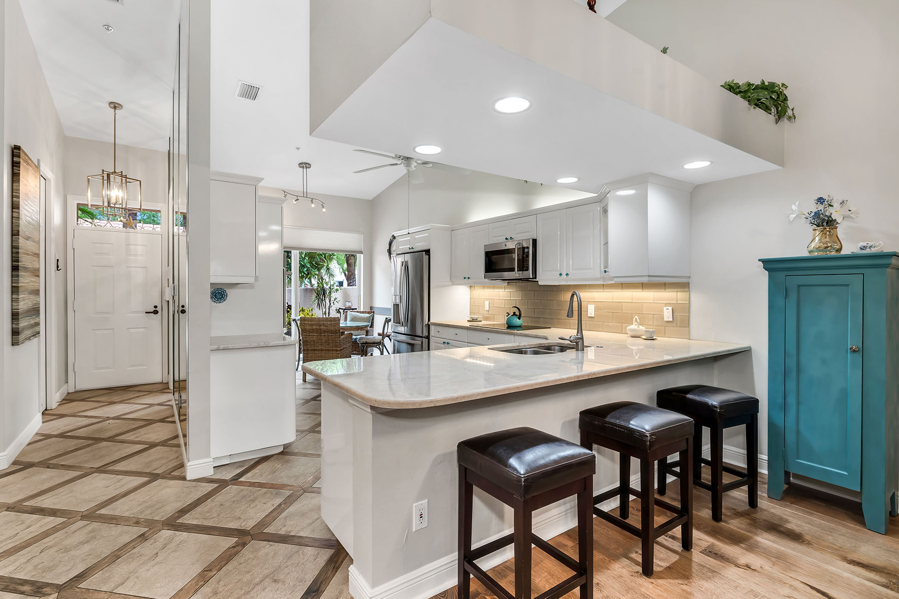2326 Magnolia Lane , 6104