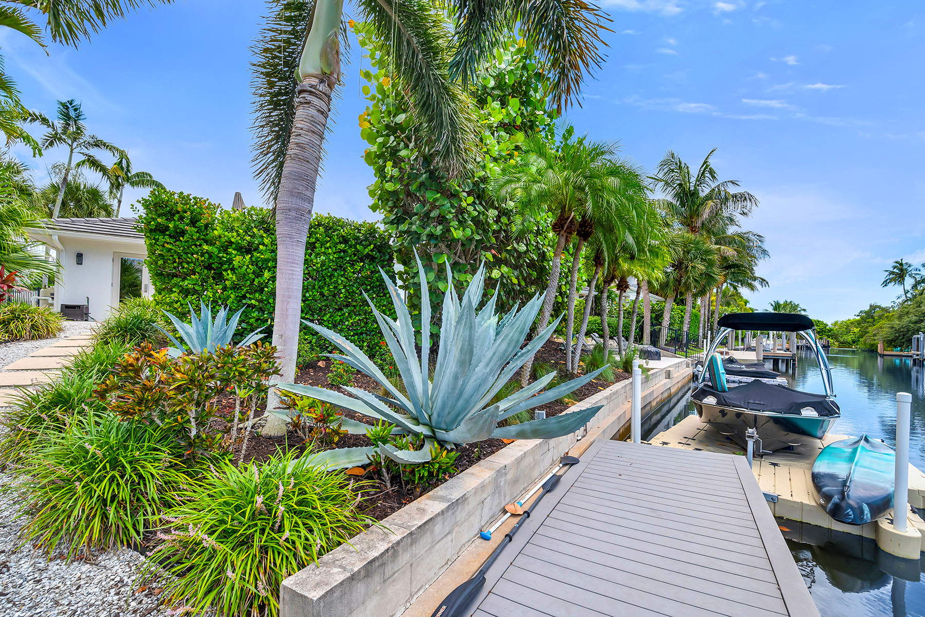 5215 Seashell Avenue