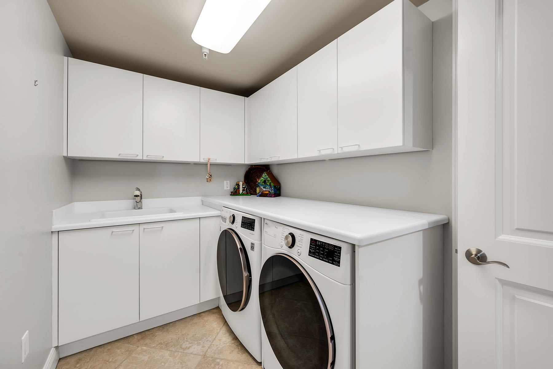 1050 Borghese Lane , 1405