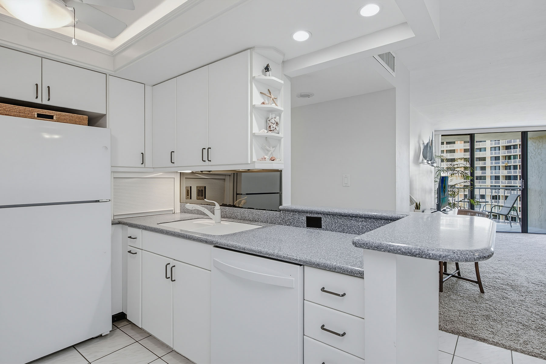 380 Seaview Court , 908