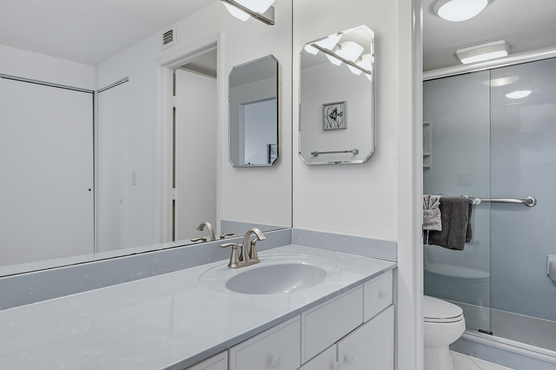 380 Seaview Court , 908