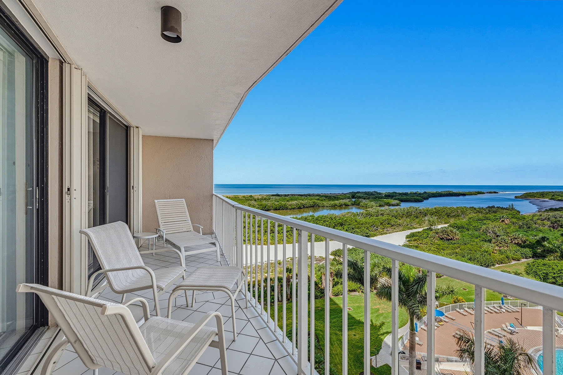 380 Seaview Court , 908