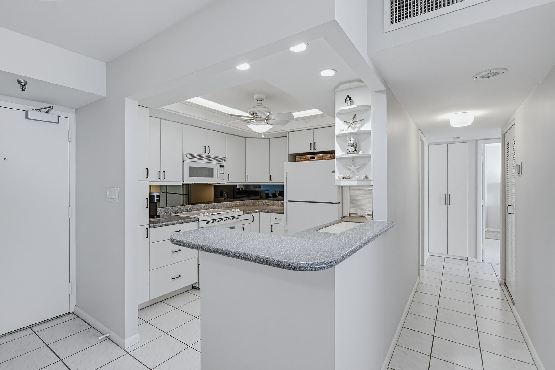 380 Seaview Court , 908