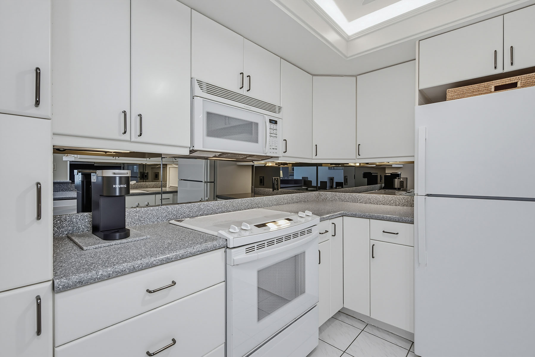 380 Seaview Court , 908