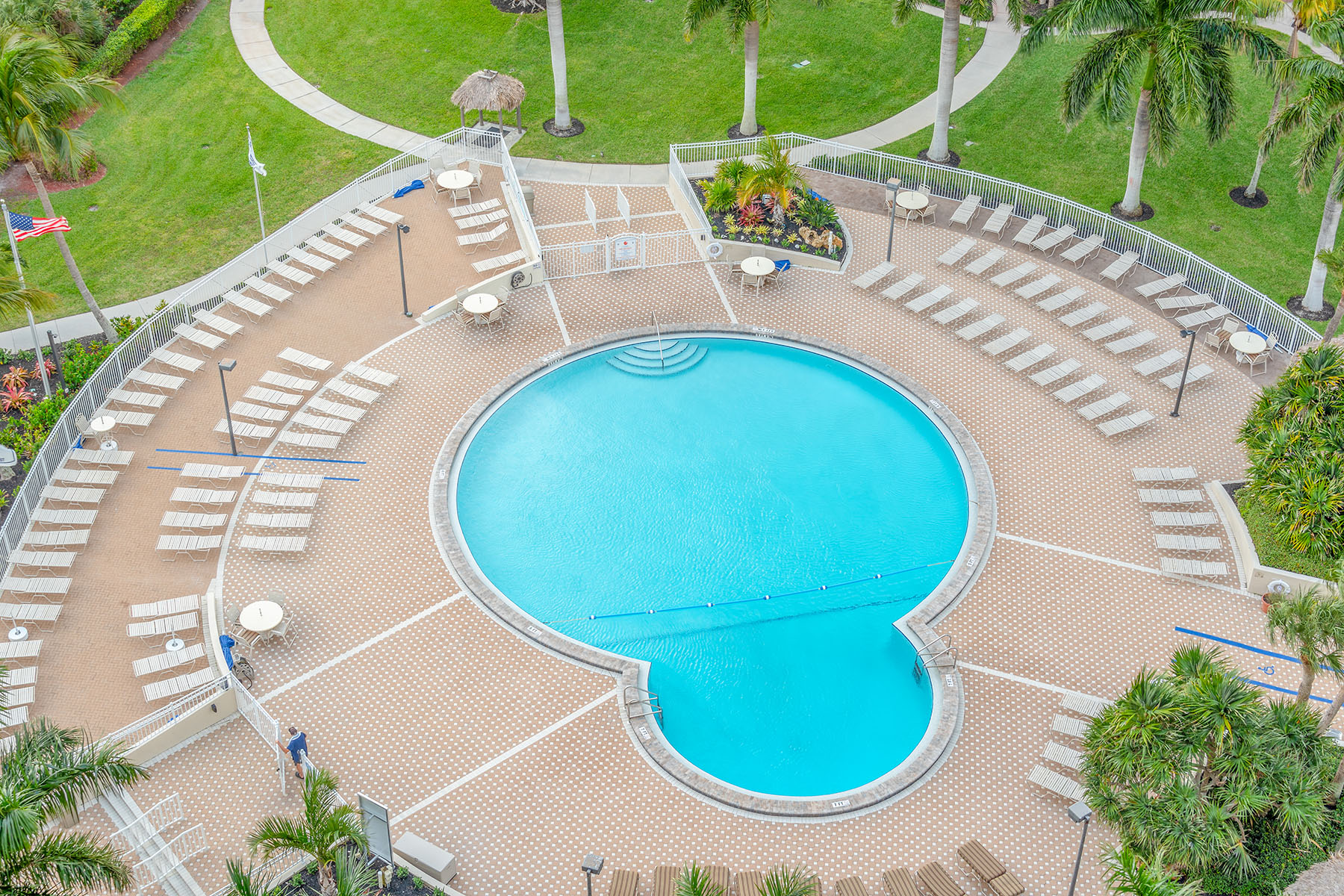 380 Seaview Court , 908