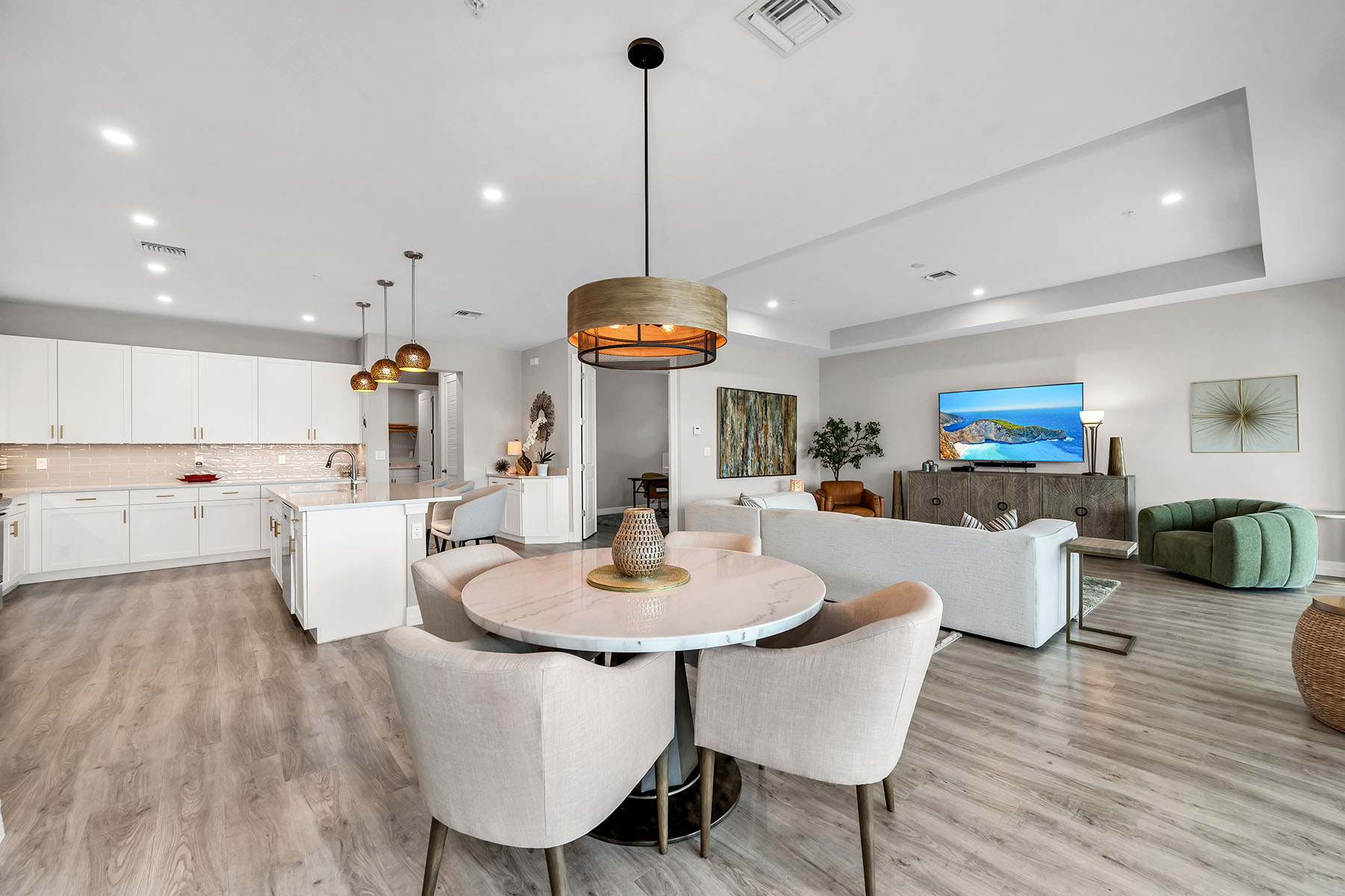 233 Indies Drive E , 201
