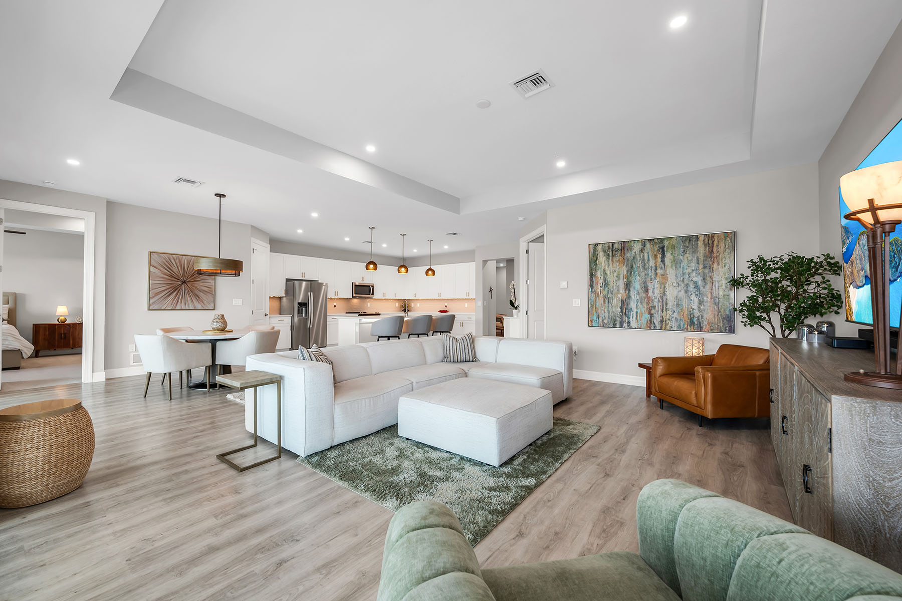233 Indies Drive E , 201
