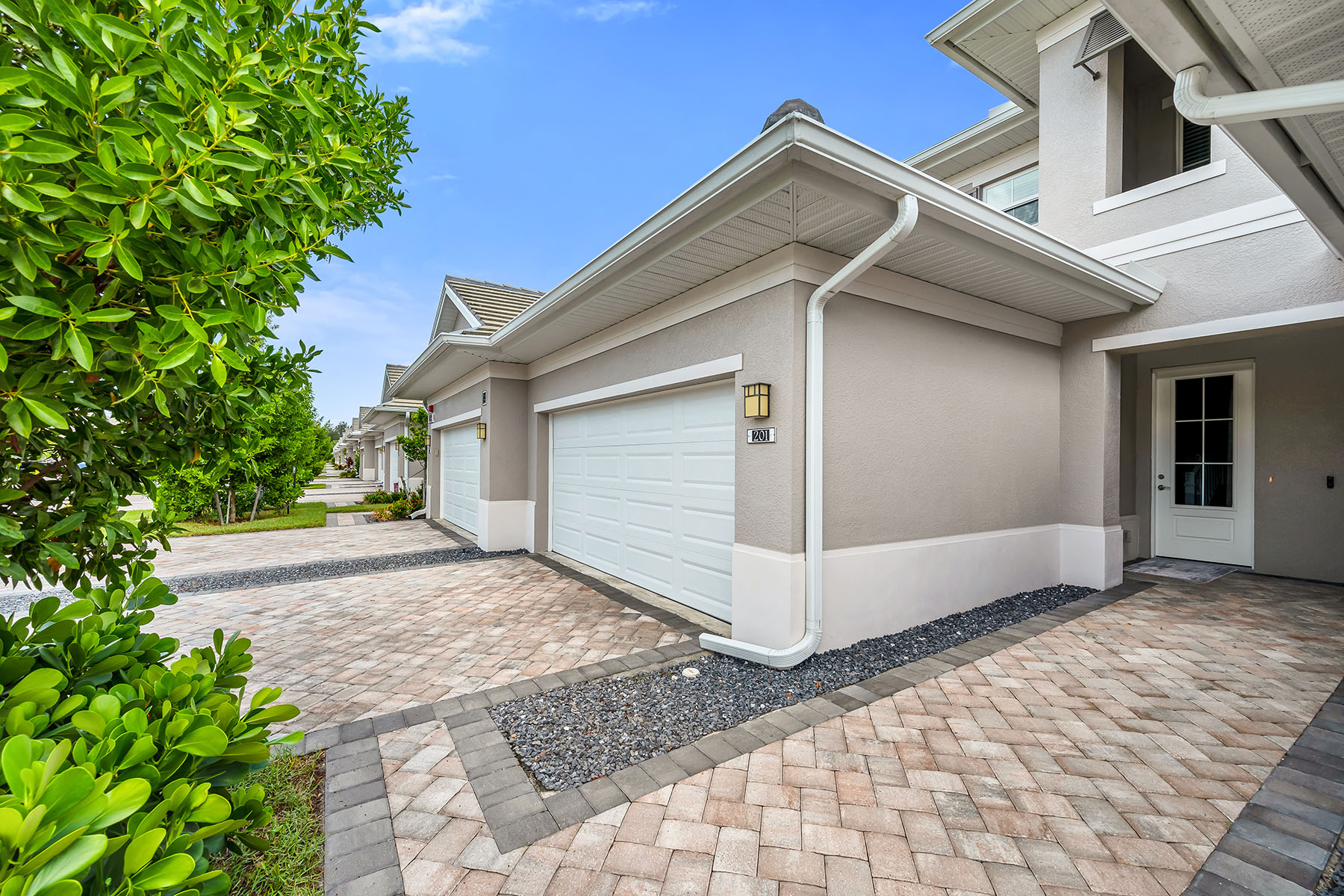 233 Indies Drive E , 201