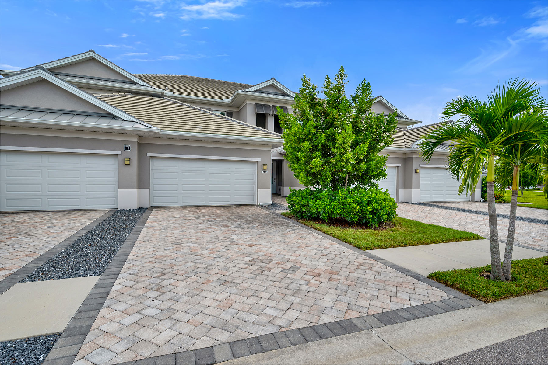 233 Indies Drive E , 201