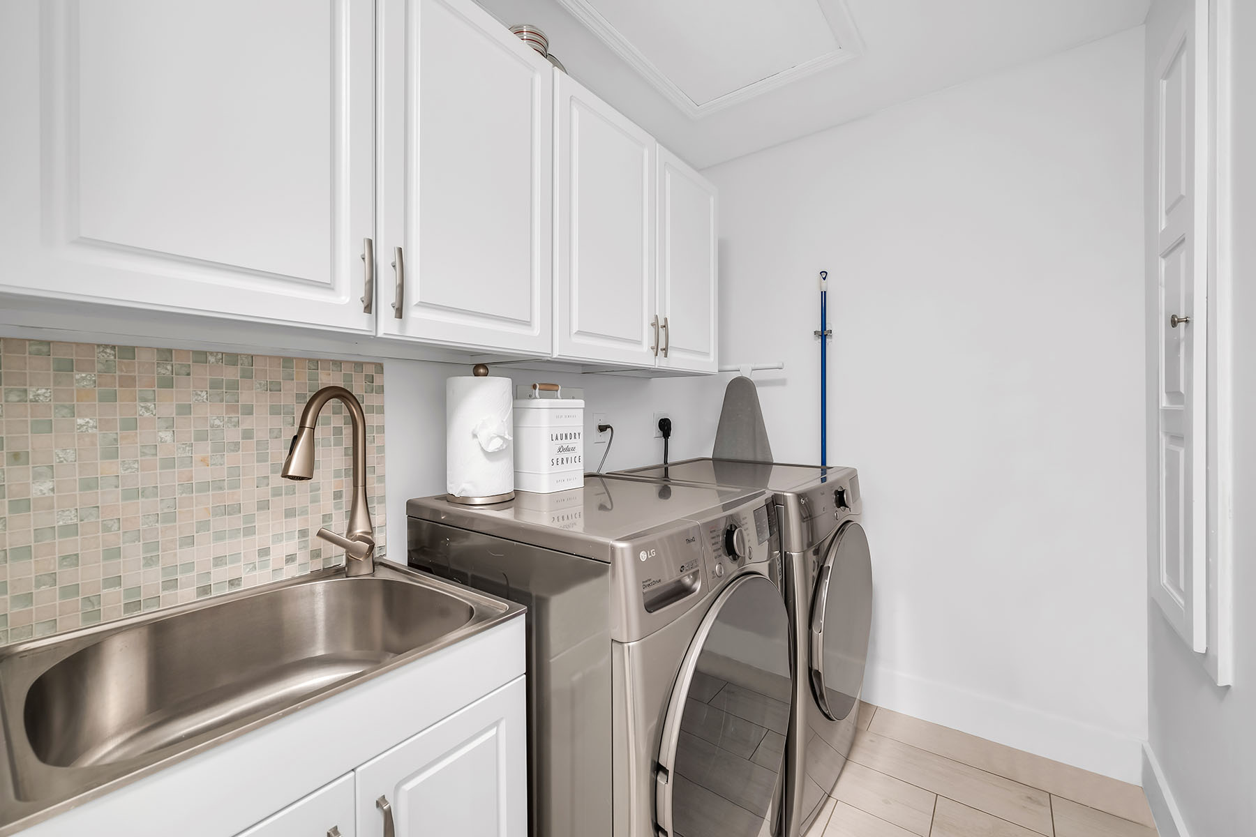 1276 Treasure Court