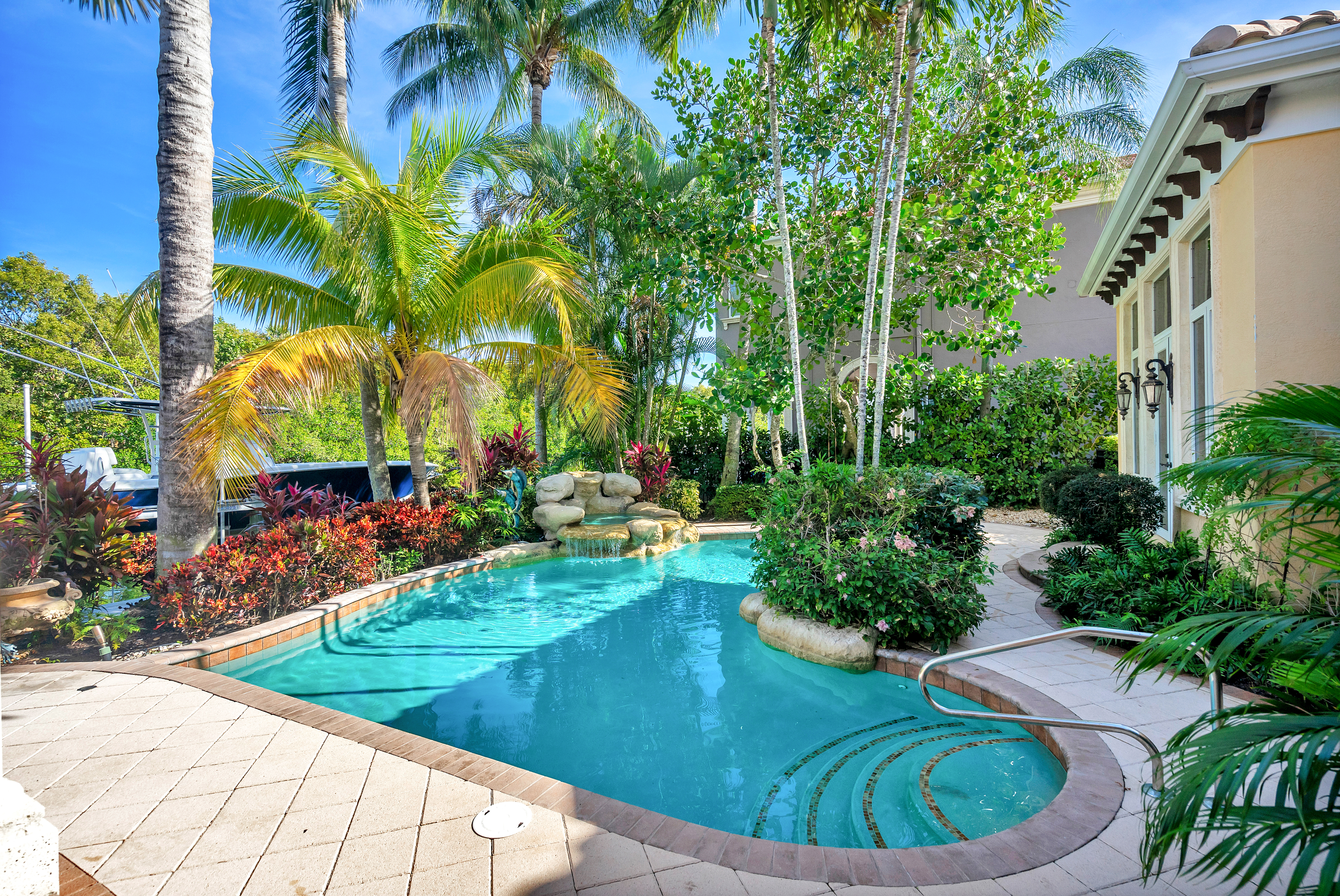 841 Harbour Isles Drive