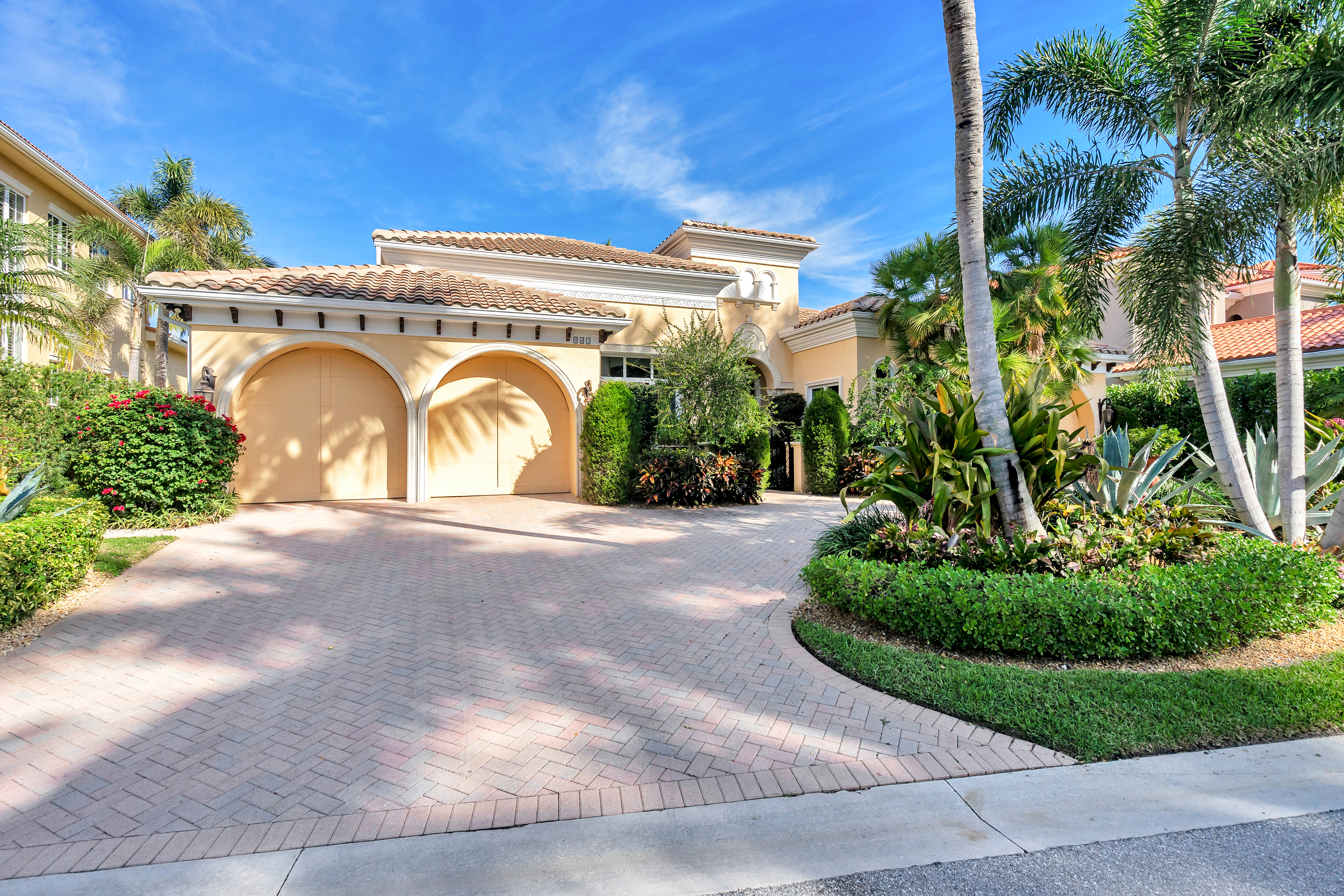 841 Harbour Isles Drive