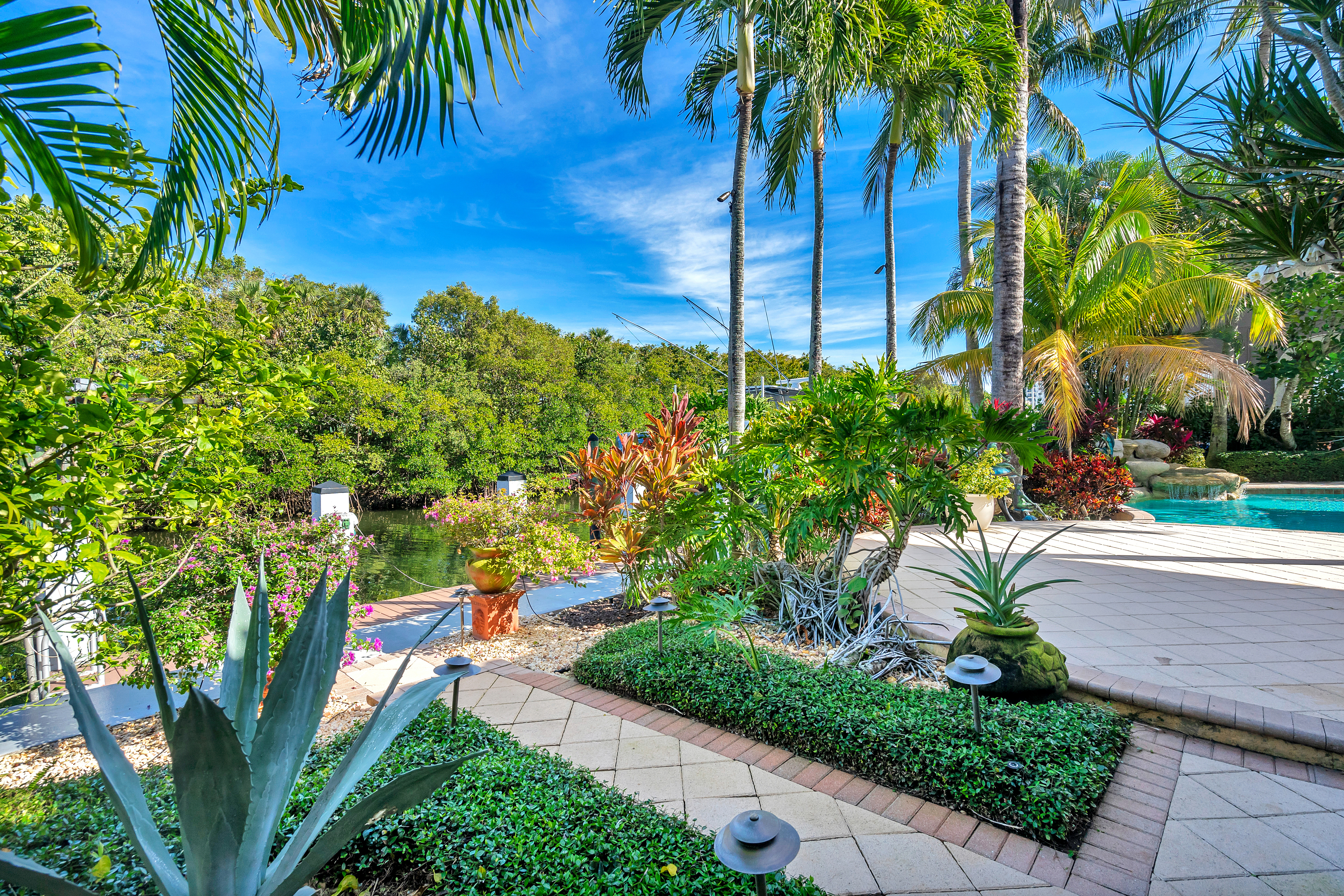 841 Harbour Isles Drive