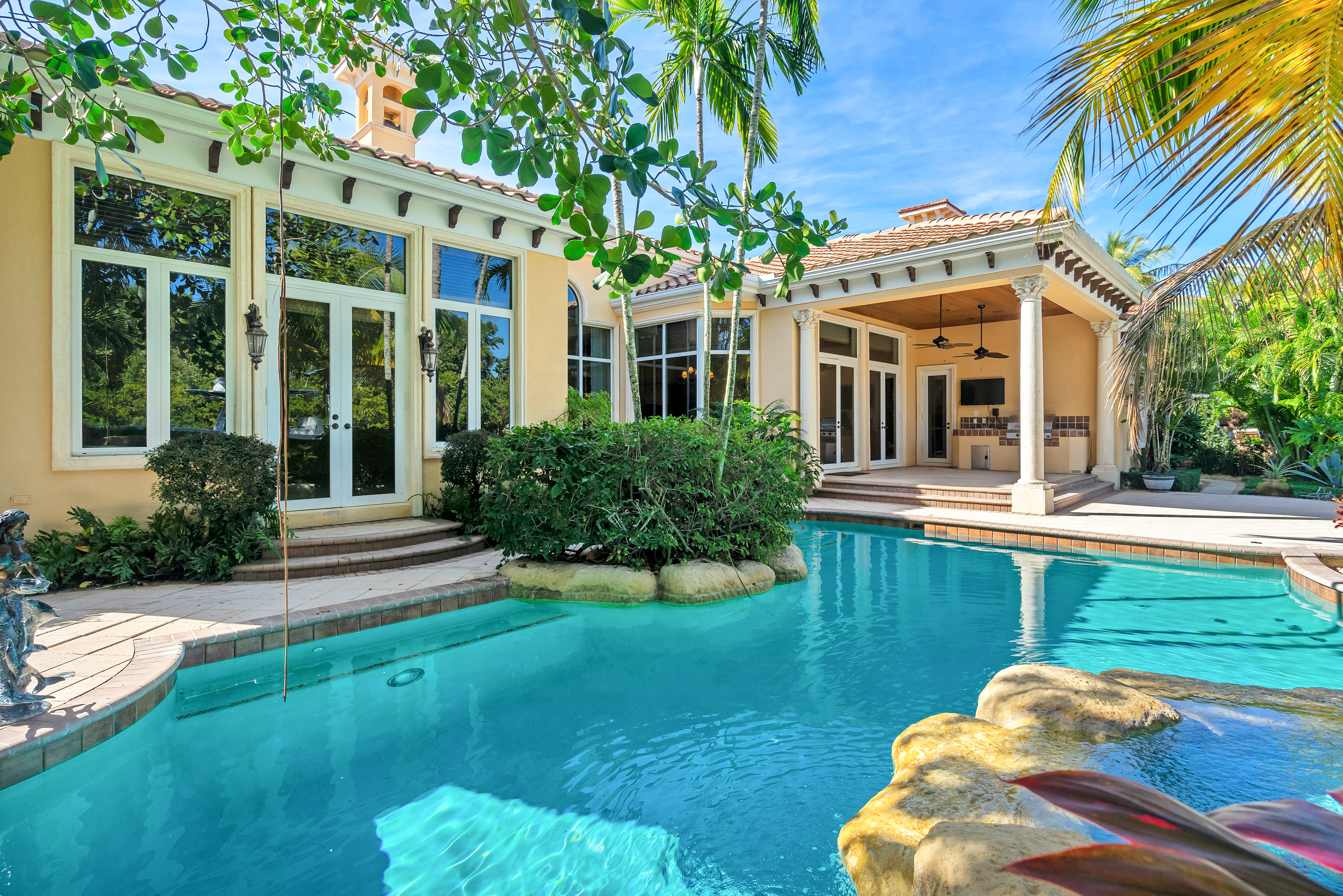 841 Harbour Isles Drive